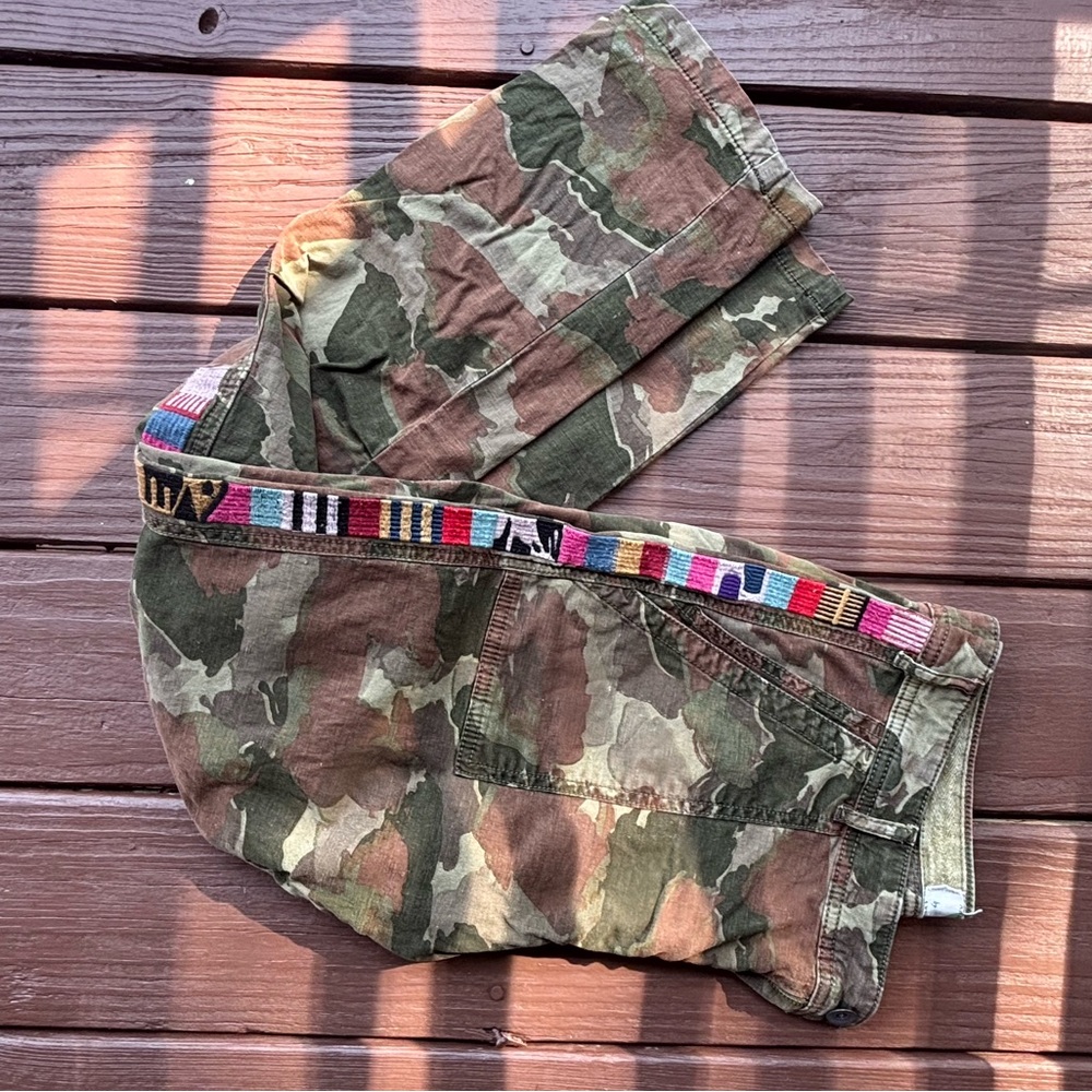 ANTHROPOLOGIE Wanderer Camo Pants SZ 29 - Picture 6 of 8